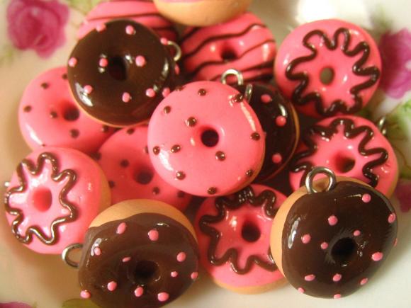 6pcs - Assorted Chocolate Kitsch Donut Charms - Strawberry And Chocolates